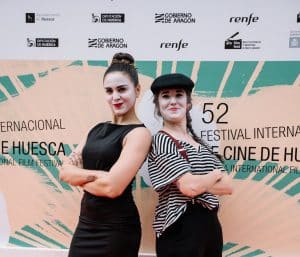 Lee más sobre el artículo GESTIÓN CULTURAL | Clermont y Ferrand, dos mimos aragonesas “pregoneras” del cine por las calles de Huesca
