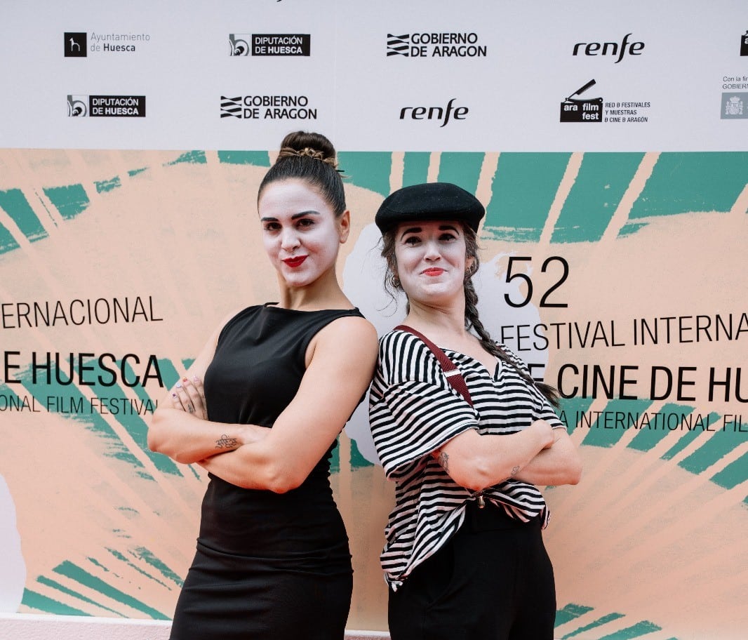 Lee más sobre el artículo GESTIÓN CULTURAL | Clermont y Ferrand, dos mimos aragonesas “pregoneras” del cine por las calles de Huesca