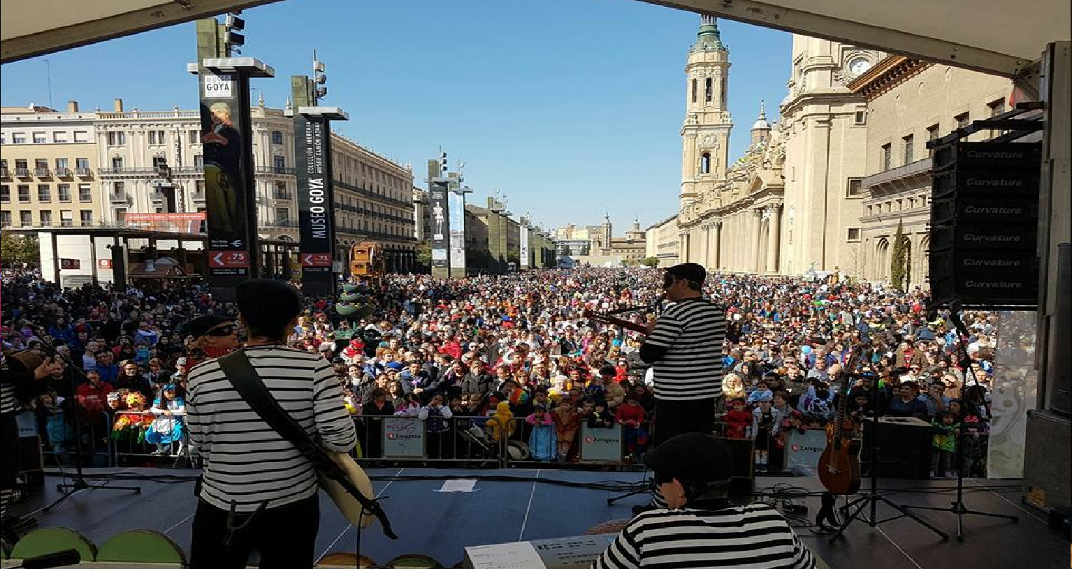 Caringa publico plaza pilar